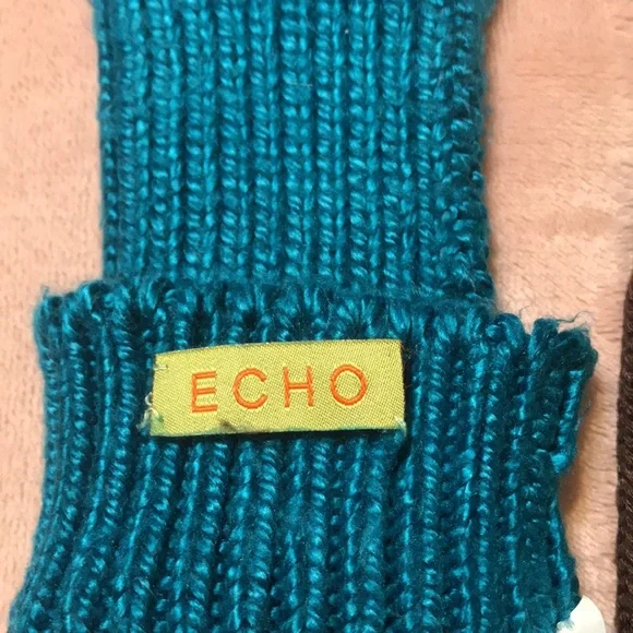 Women’s Knit Style Two/Toned colored Gloves/Final Price - Picture 4 of 9